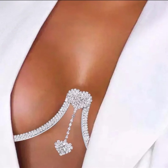 Jewelry - Heart Shape Crystal Body Jewelry Breast with Chains - Brand New